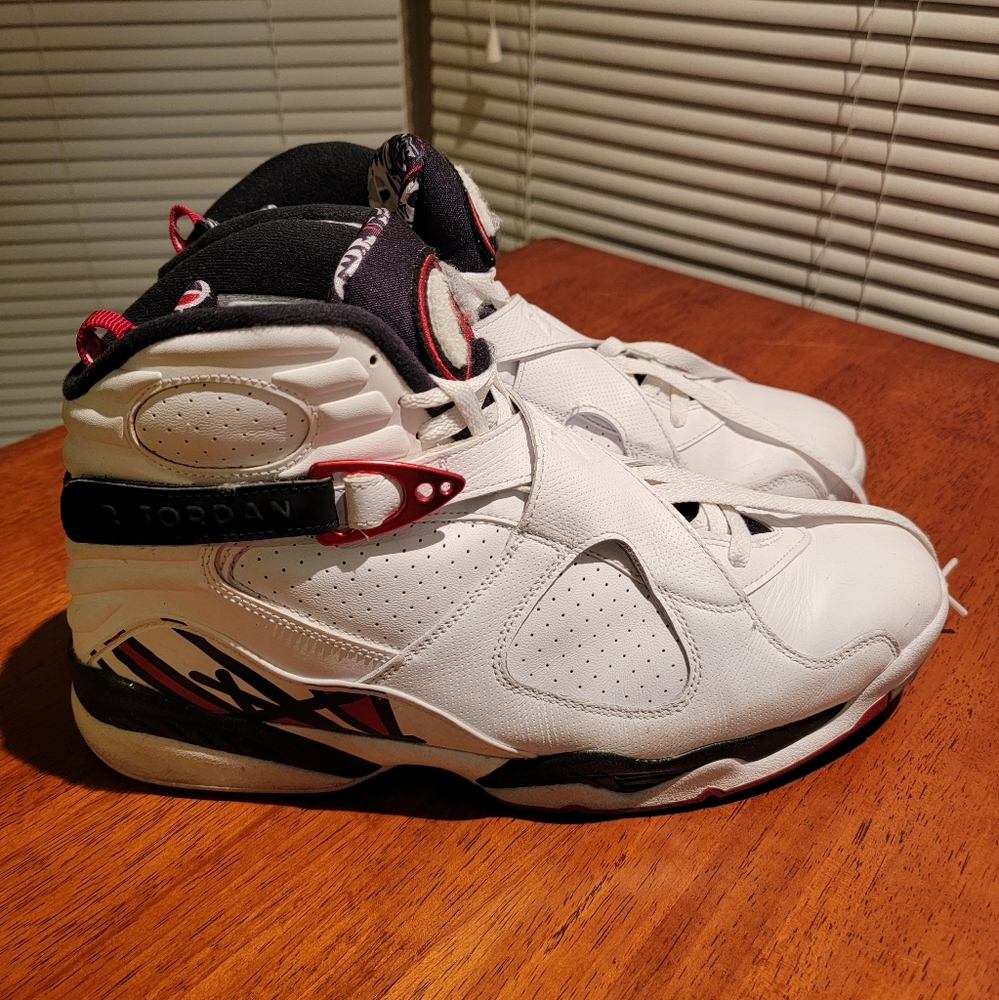 Air Jordan Retro 8 Alternate Bugs Bunny - Size 13